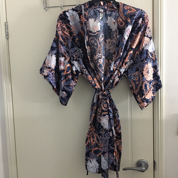 Silk Robe - Picture 2 of 4